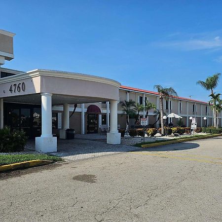 Rodeway Inn Fort Myers Central Exterior photo